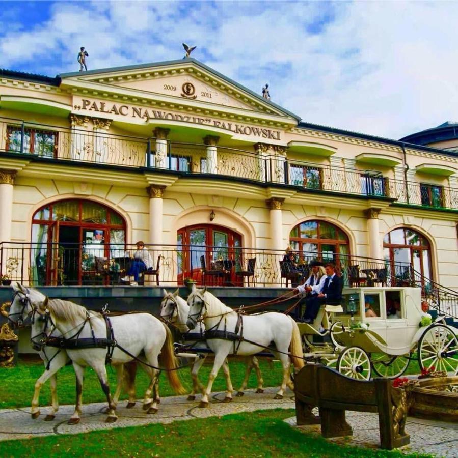 Uzdrowisko Sanatorium Augustow Palac Na Wodzie Falkowski Kültér fotó